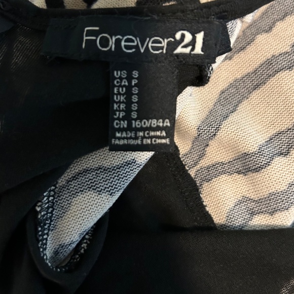 Fitted party dress - Picture 5 of 6